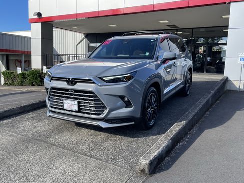 Certified 2025 Toyota Grand Highlander AWD Hybrid image 3