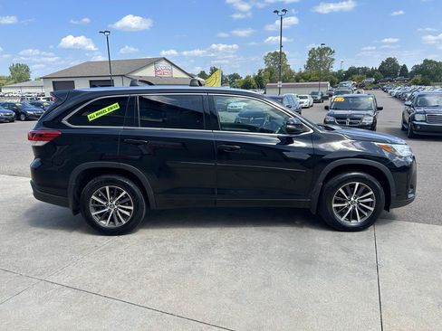 Used 2018 Toyota Highlander XLE w/ Protection Package #3 AWD/4WD image 4
