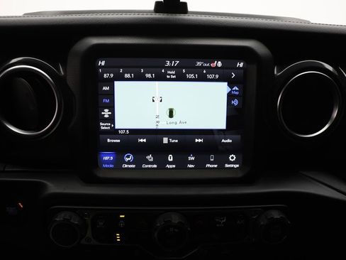 Used 2022 Jeep Wrangler Unlimited Sahara AWD/4WD image 20