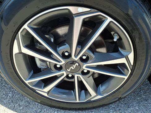 Used 2023 Kia Forte LXS FWD image 11