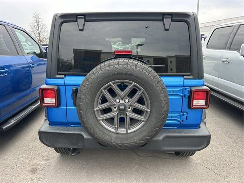 Used 2024 Jeep Wrangler Sport S image 5