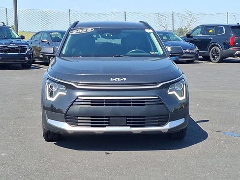 Used 2023 Kia Niro EX FWD image 2