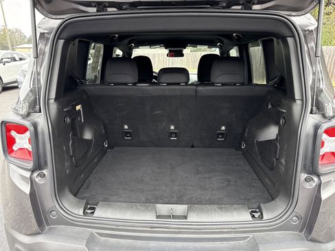 Used 2021 Jeep Renegade Latitude image 29