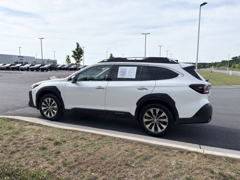 Certified 2024 Subaru Outback Touring AWD/4WD image 5