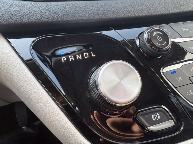 Used 2024 Chrysler Pacifica Touring-L FWD image 14