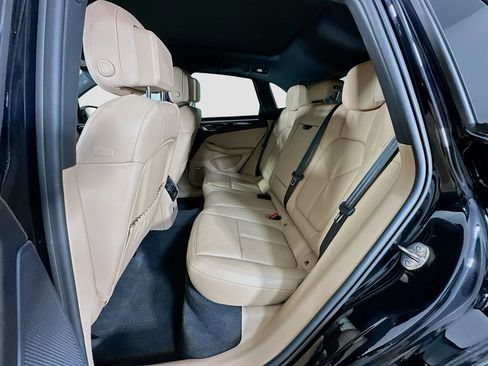Certified 2024 Porsche Macan AWD/4WD image 24