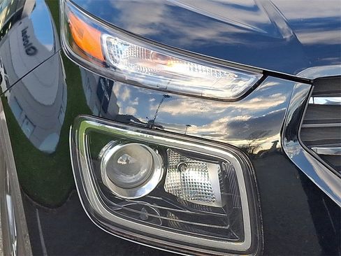 Used 2023 Hyundai Venue SEL image 10