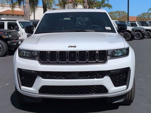 New 2026 Jeep Grand Cherokee Limited AWD/4WD image 2