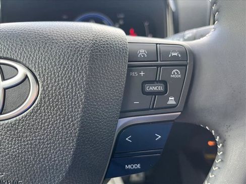 Used 2025 Toyota Camry SE FWD image 19