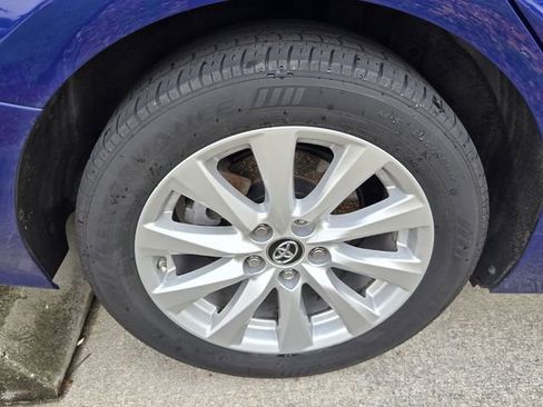 Used 2018 Toyota Camry LE FWD image 11