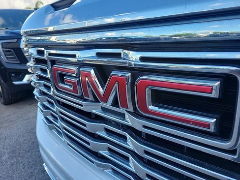 Used 2023 GMC Sierra 1500 Denali AWD/4WD image 8