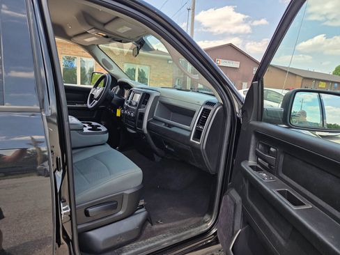 Used 2018 RAM 1500 Express w/ Black Ram 1500 Express Group AWD/4WD image 19