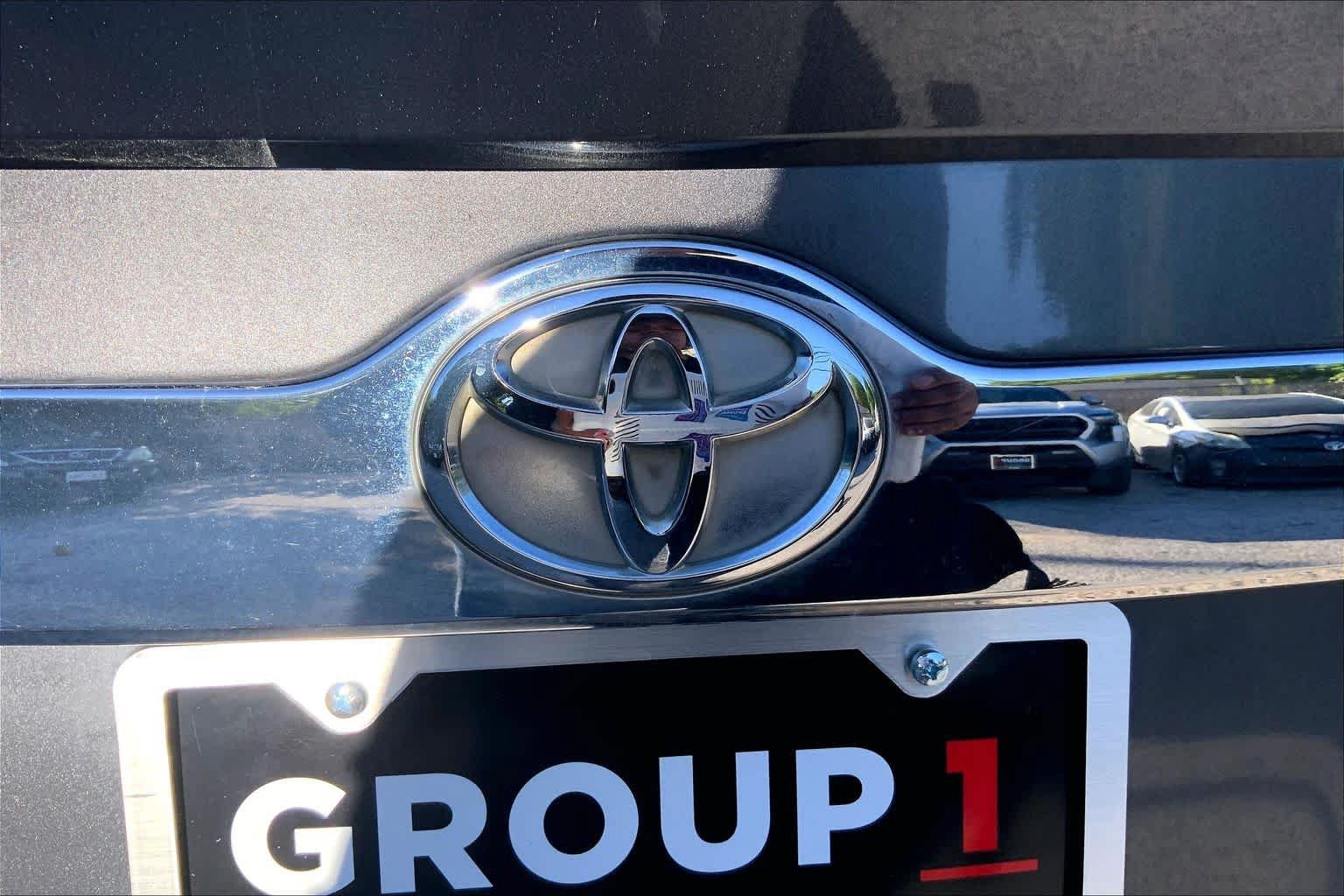 Used 2012 Toyota Camry XLE FWD image 29