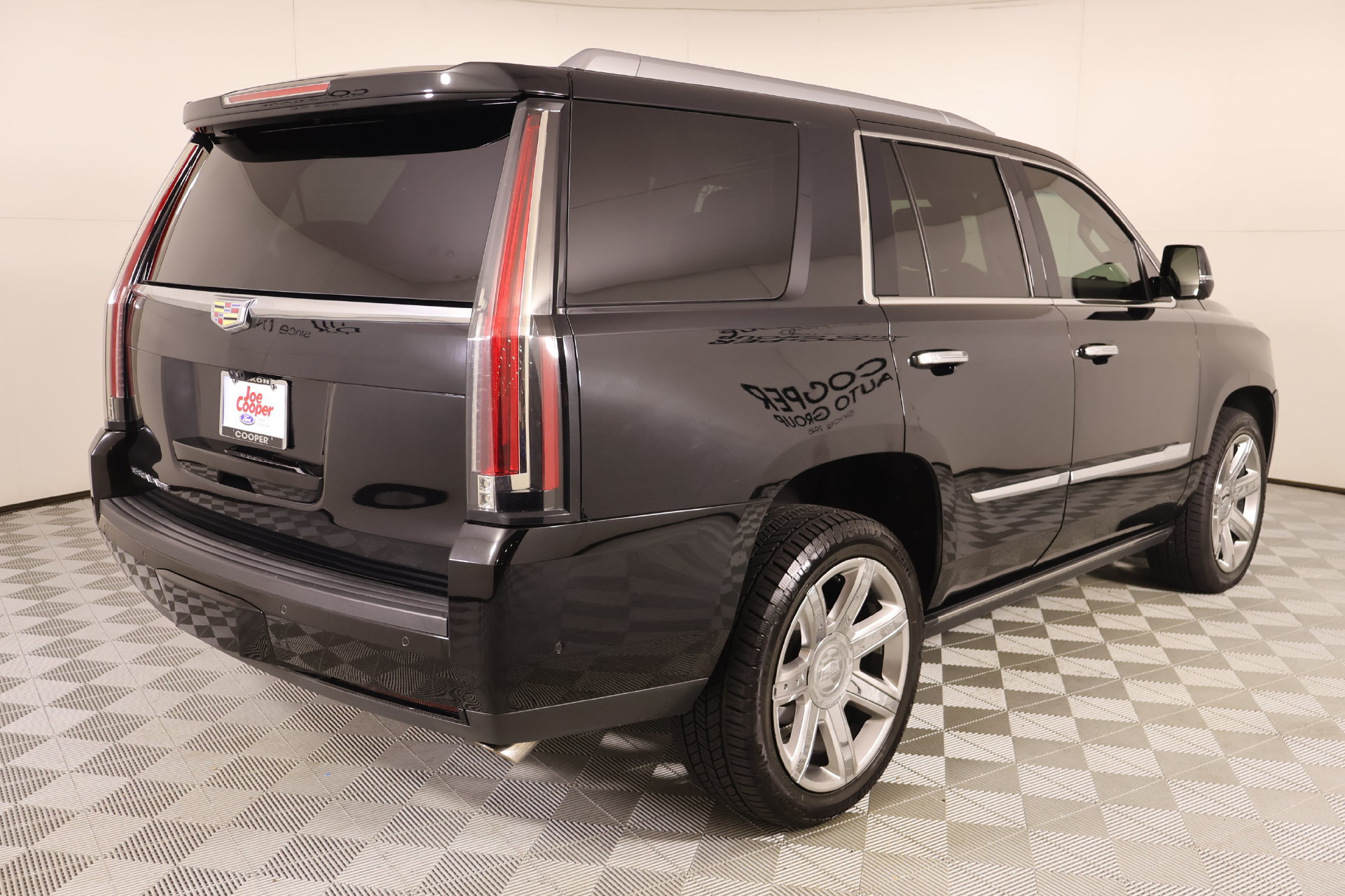 Used 2020 Cadillac Escalade Premium Luxury AWD/4WD image 24