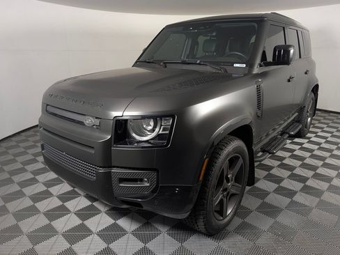 Used 2025 Land Rover Defender 110 X-Dynamic SE AWD/4WD image 1
