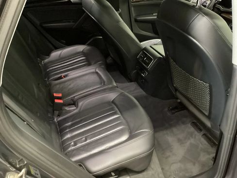 Used 2018 Audi Q5 2.0T Premium Plus w/ Premium Plus Package AWD/4WD image 12