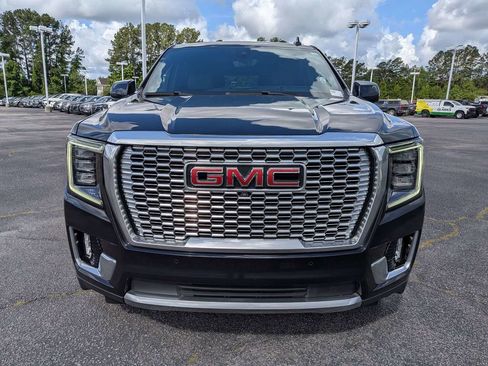 Used 2022 GMC Yukon Denali w/ Advanced Technology Package AWD/4WD image 12