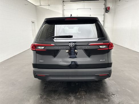 Used 2025 Toyota Grand Highlander AWD image 8