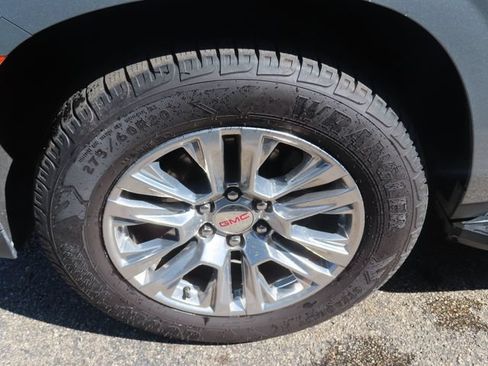 Used 2024 GMC Yukon XL Denali w/ Advanced Technology Package AWD/4WD image 17