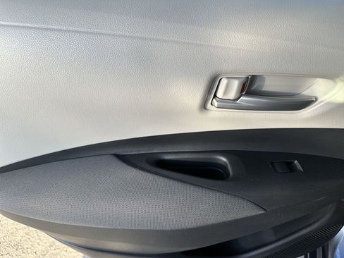 Used 2020 Toyota Corolla LE image 27