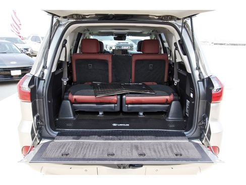 Used 2020 Lexus LX 570 4WD w/ Luxury Package image 28