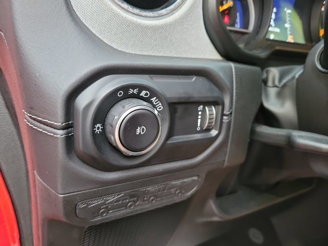 Used 2025 Jeep Wrangler Unlimited Sahara AWD/4WD image 30