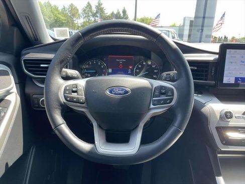 Used 2022 Ford Explorer XLT w/ Equipment Group 202A AWD/4WD image 19