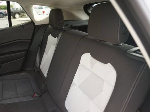 Used 2025 Chevrolet Trax LS w/ LS Convenience Package FWD image 13