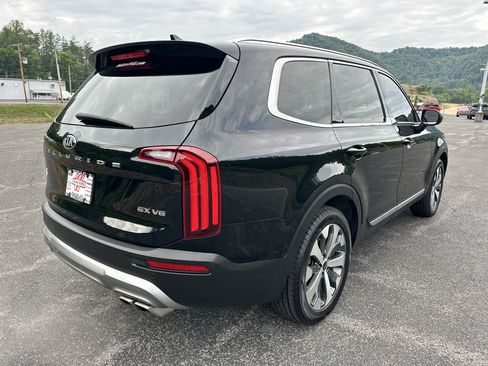 Used 2021 Kia Telluride EX w/ EX Premium Package FWD image 2