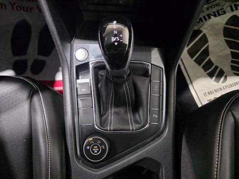 Used 2022 Volkswagen Tiguan SE R-Line image 35