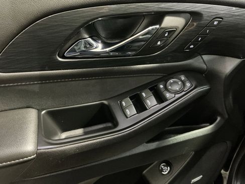 Used 2023 Chevrolet Traverse High Country image 23