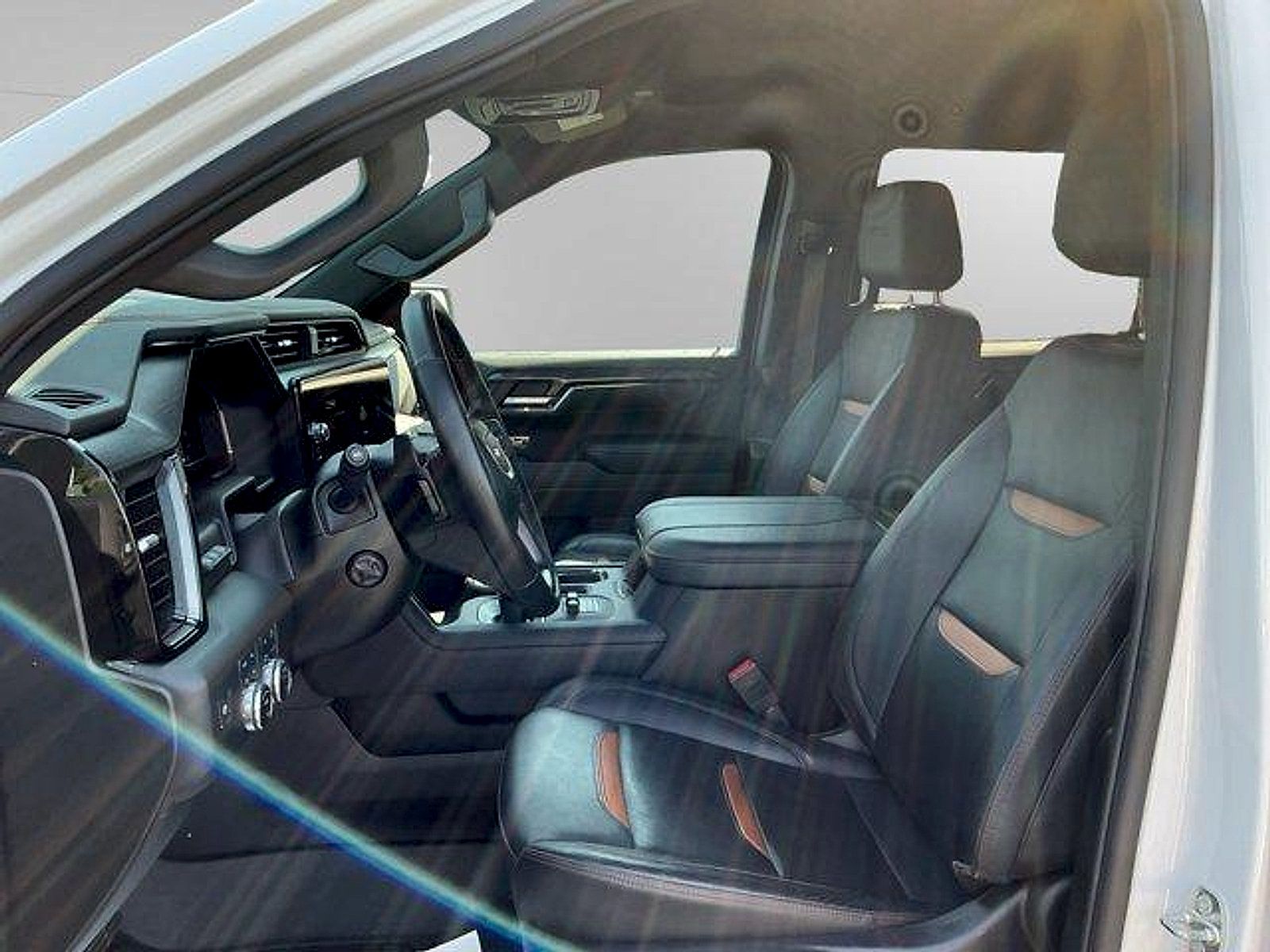 Used 2024 GMC Sierra 1500 AT4 w/ Technology Package AWD/4WD image 9