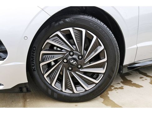 Certified 2025 Hyundai Sonata Limited FWD image 32
