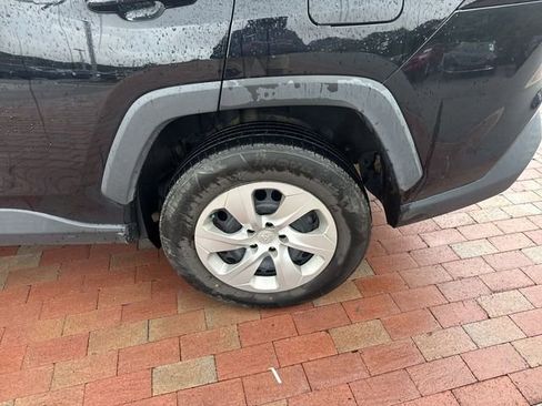 Used 2021 Toyota RAV4 LE FWD image 6