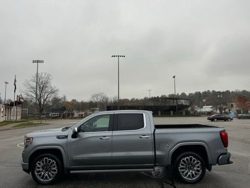 Used 2023 GMC Sierra 1500 Denali Ultimate AWD/4WD image 9