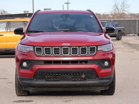 Used 2025 Jeep Compass Latitude image 2