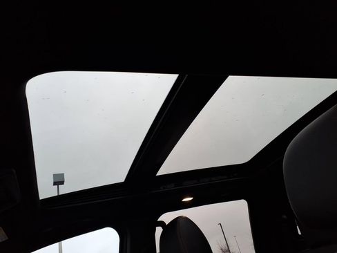 Used 2024 Nissan Titan PRO-4X w/ Pro-4x Convenience Package image 12