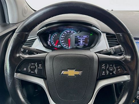 Used 2020 Chevrolet Trax LT w/ LT Convenience Package FWD image 12