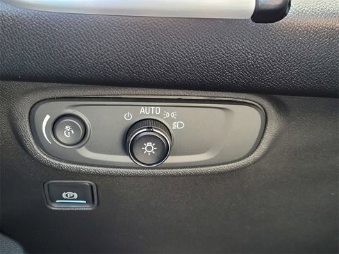 Used 2022 GMC Terrain SLE w/ Driver Convenience Package image 18