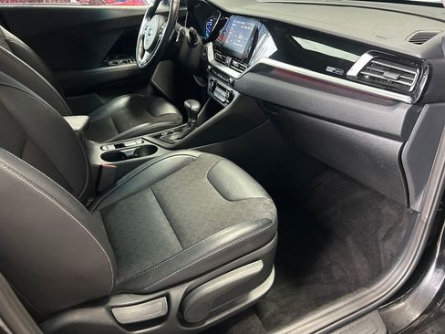 Used 2021 Kia Niro Touring image 26