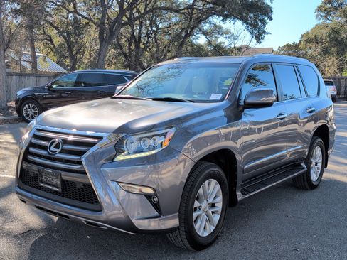 Used 2015 Lexus GX 460 image 4