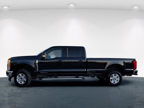 Used 2025 Ford F250 XLT image 3