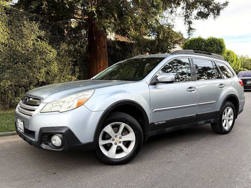 Used 2014 Subaru Outback 2.5i Premium AWD/4WD image 3