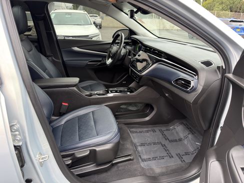 Used 2023 Chevrolet Bolt EUV Premier w/ Sun & Sound Package FWD image 10