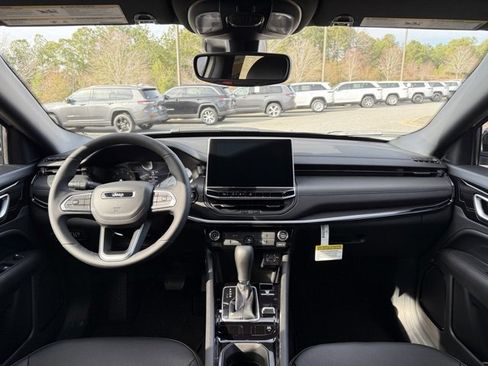 New 2026 Jeep Compass Latitude image 17