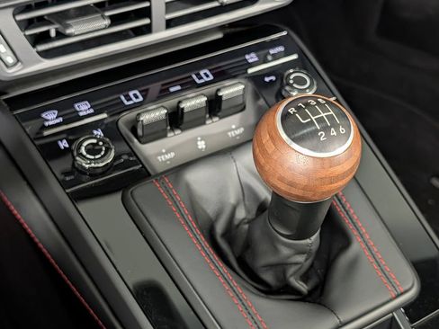 Certified 2026 Porsche 911 Carrera T RWD image 32