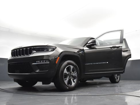 Used 2023 Jeep Grand Cherokee 4WD 4xe image 29