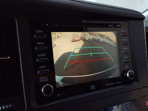 Certified 2019 Toyota Sienna SE Premium image 8