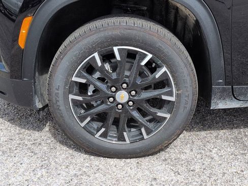 New 2026 Chevrolet Traverse LT w/ Sun and Wheel Package FWD image 11