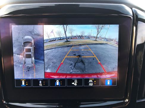 Used 2023 Chevrolet Traverse High Country AWD/4WD image 35